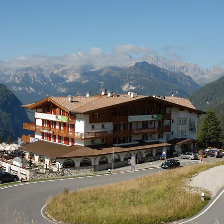 Hotel Bellavista Canazei Exteriör bild